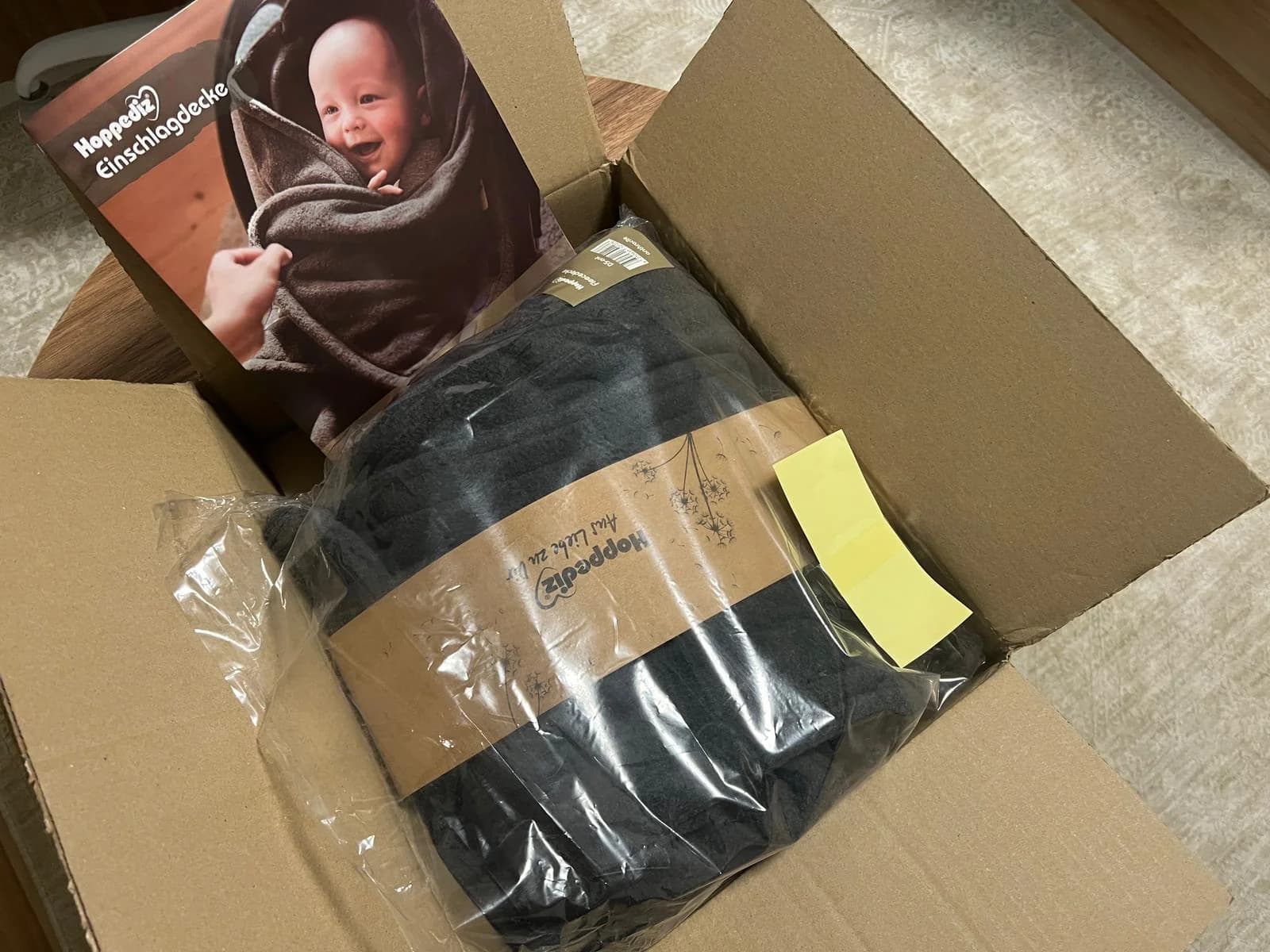 Geöffnete Versandverpackung der Hoppediz Einschlagdecke